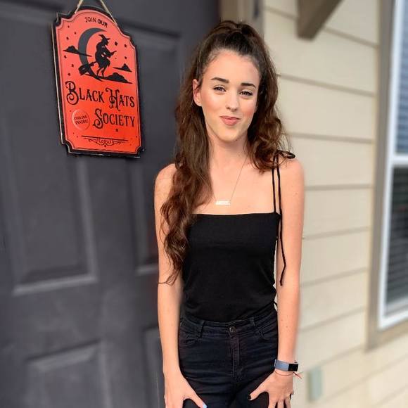 Meet your Posher, Juliana - Picture 1 of 1